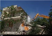 13 ساخت و ساز غیرمجاز در علی آباد فرهنگیان همدان تخریب شد