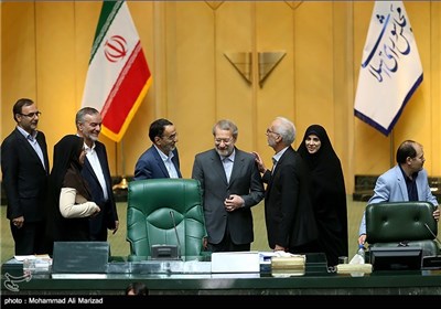 علی لاریجانی رئیسا مؤقتا لمجلس الشورى الإسلامی