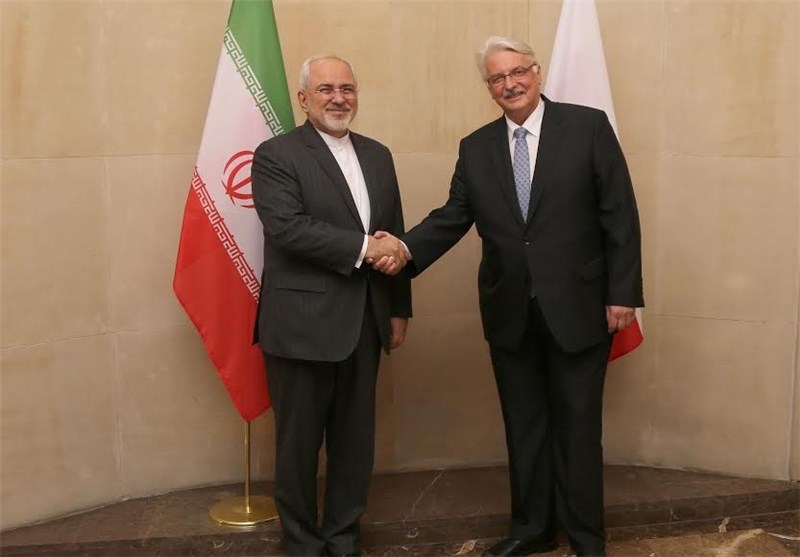Iranian, Polish FMs Meet in Warsaw, Sign MoU on Political Cooperation