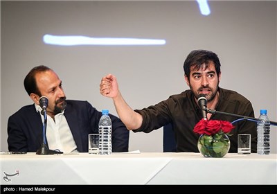 شهاب حسینی بازیگر و اصغر فرهادی کارگردان در نشست خبری فیلم سینمایی فروشنده