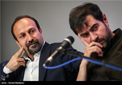 شهاب حسینی بازیگر و اصغر فرهادی کارگردان در نشست خبری فیلم سینمایی فروشنده