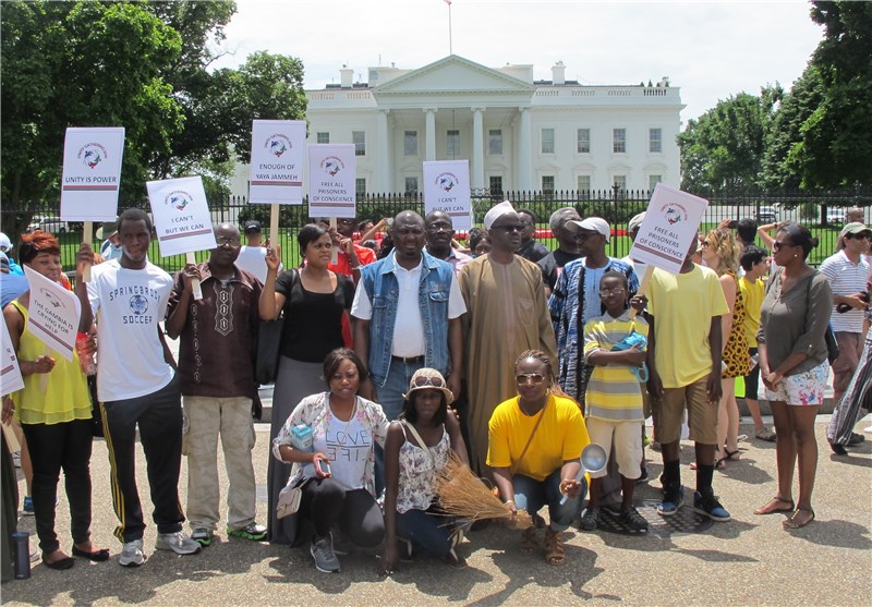 تجمع اعتراضی فعالان کشور گامبیا مقابل کاخ سفید+عکس