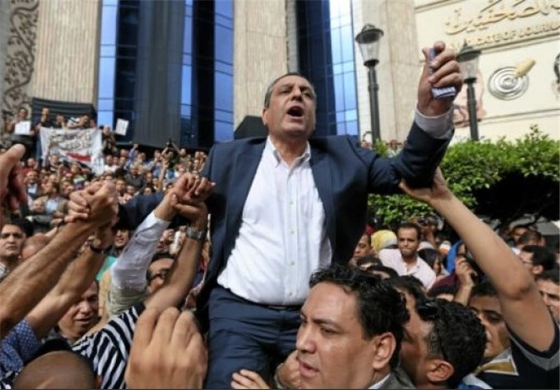 رئیس اتحادیه روزنامه نگاران مصر و 2 عضو دیگر آن محاکمه می‌شوند