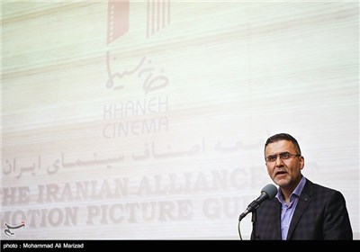 سخنرانی حجت الله ایوبی معاون سینمایی وزارت ارشاد در مراسم تقدیر از اصغر فرهادی در خانه سینما