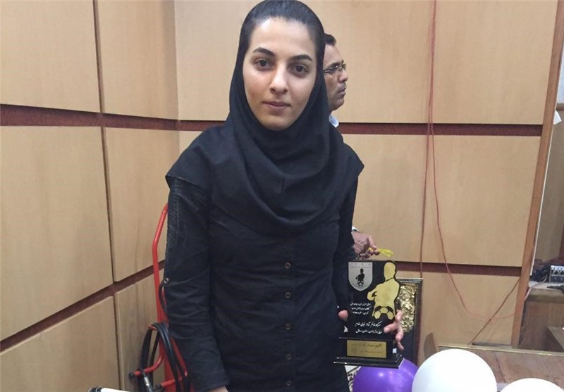 مربی بانوی فوتبال اردبیل به عنوان مربی برتر کشور انتخاب شد