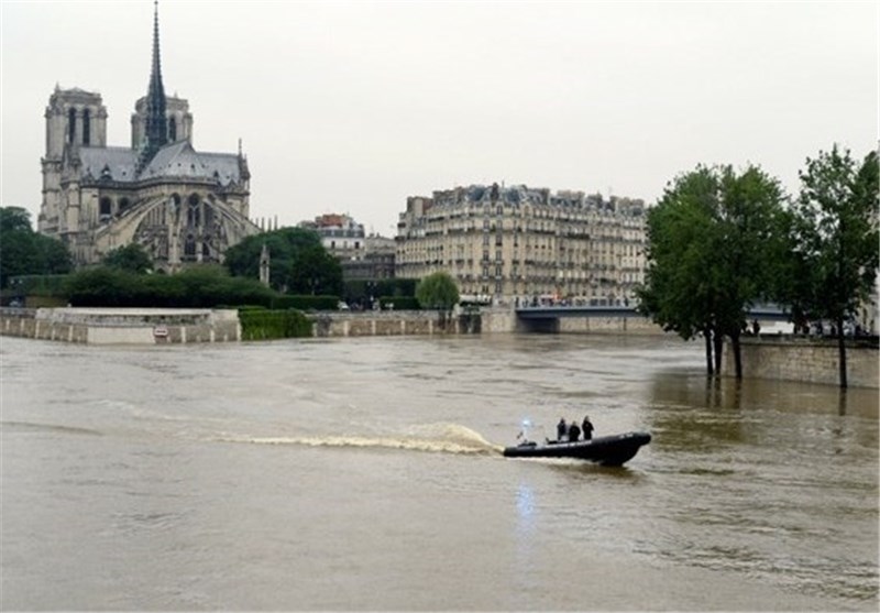 Paris Floods Ease but Alerts in France&apos;s North