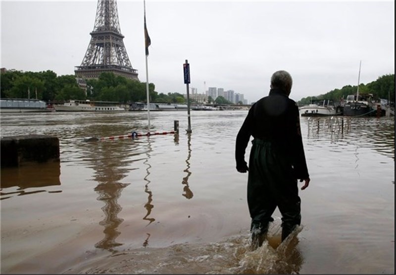 پاریس زیر آب رفت، اولاند فاجعه ملی اعلام کرد + تصاویر