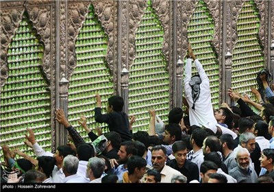 Iran Renews Allegiance to Imam Khomeini’s Ideals