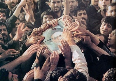 تصاویر کمتر دیده شده از مراسم ارتحال امام (ره)