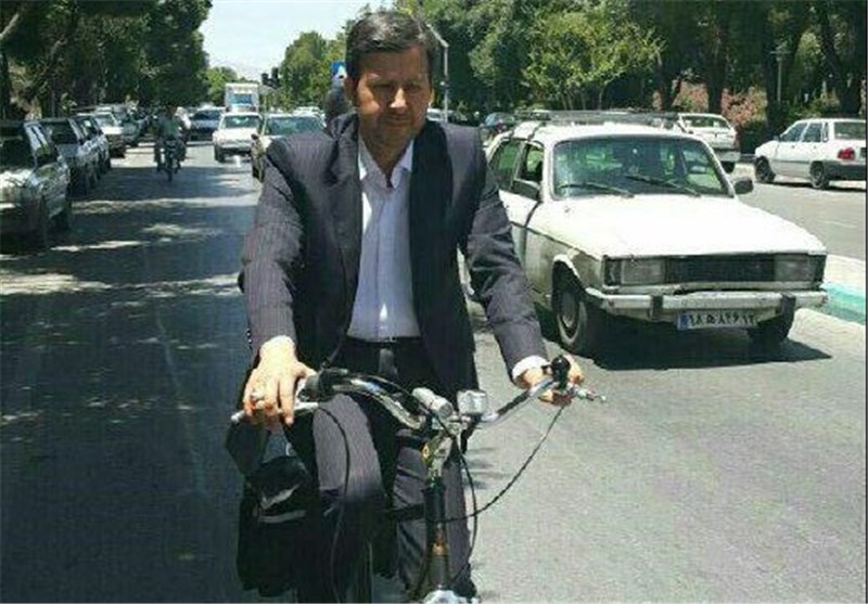 سه‌شنبه‌های بدون خودروی آقای شهردار در اصفهان/ دوچرخه‌سواری جمالی‌نژاد برای توسعه فرهنگ دوچرخه‌ + تصاویر