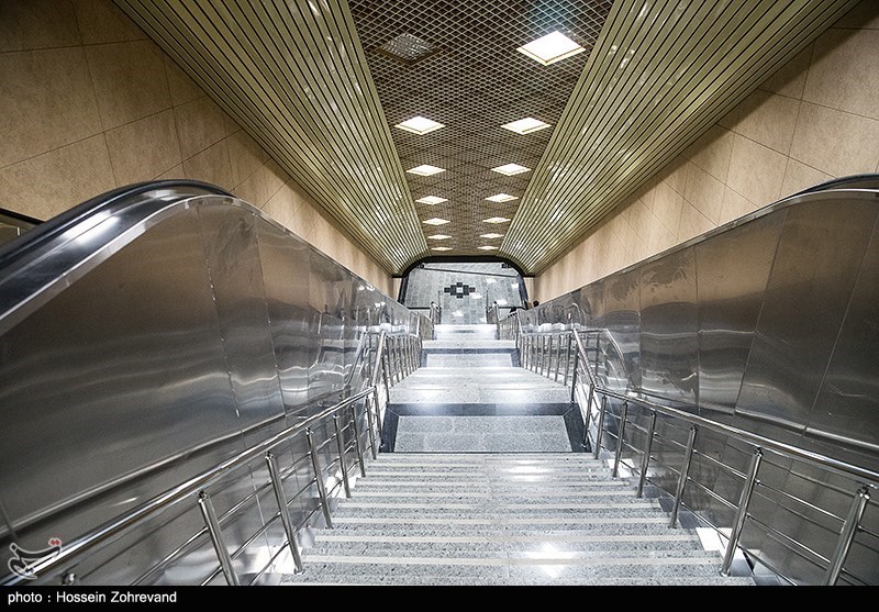 انتقاد نژادبهرام از عدم بهره‌برداری آسانسورهای 2 ایستگاه‌ جدید مترو