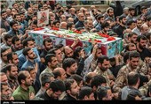 پیکر 2 شهید مدافع حرم توسط نمازگزاران جمعه مشهد مقدس تشییع شد