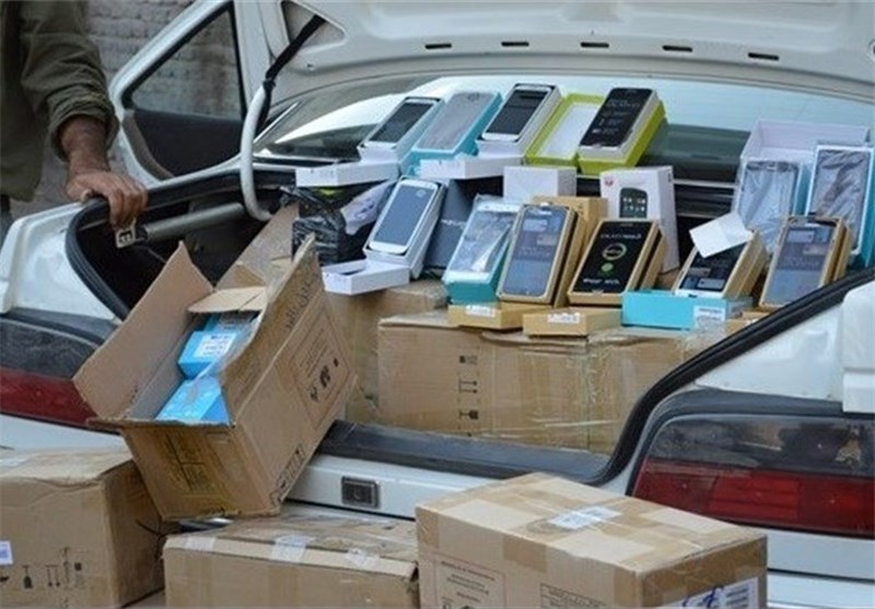محموله قاچاق گوشی تلفن همراه در بندرلنگه کشف شد