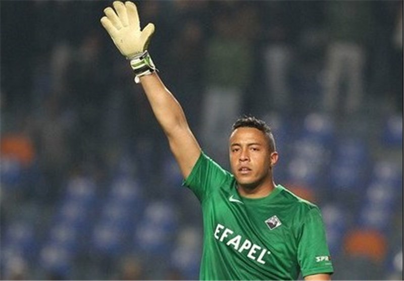 Iran&apos;s Sepahan Brazilian Goalkeeper Extends His Contract