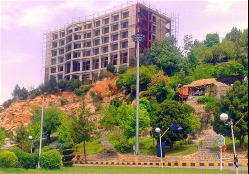 شورای شهر خرم‌آباد وارث طرح‌های بدون مطالعه شده است/ در واگذاری هتل صخره‌ای عجله شد