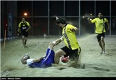 دیدار فوتبال ساحلی یاران مبارکه و بندرگز - اصفهان