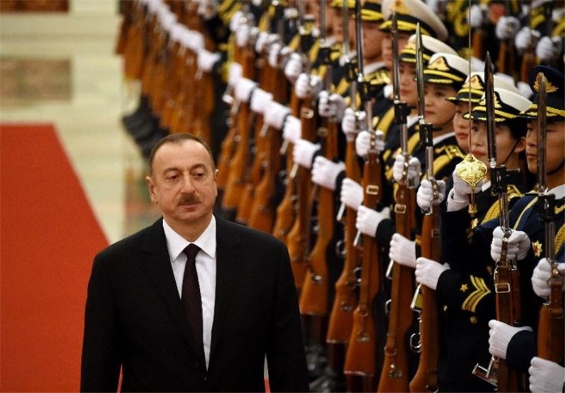 Aliyev Yaslandığı Ağacı Baltalıyor