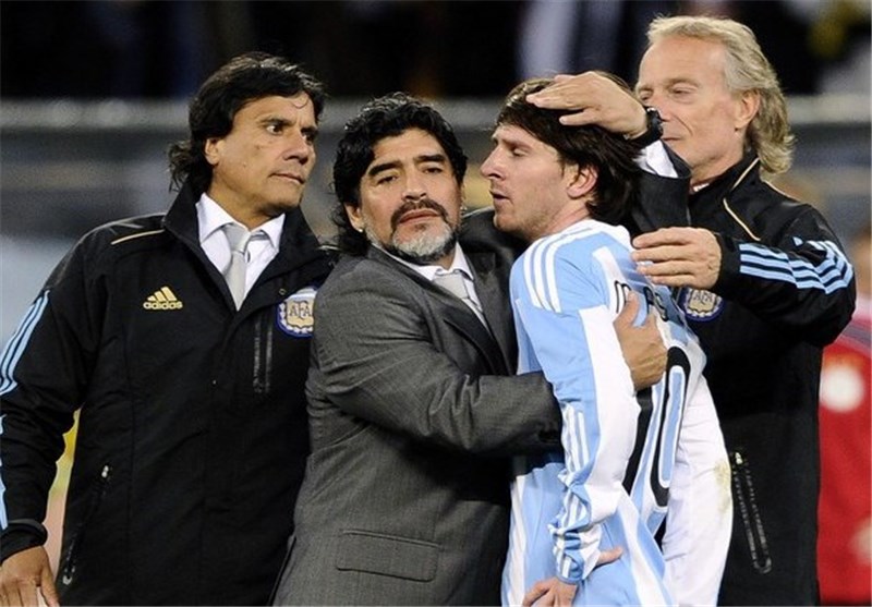 مارادونا: حاضرم مجانی سرمربی تیم ملی آرژانتین شوم/ دلم برای جنگ با خبرنگاران تنگ شده است!