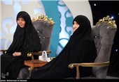 حضور مادر و خواهر شهید جواد صباغ در هشتمین شب برنامه تلویزیونی شیدایی