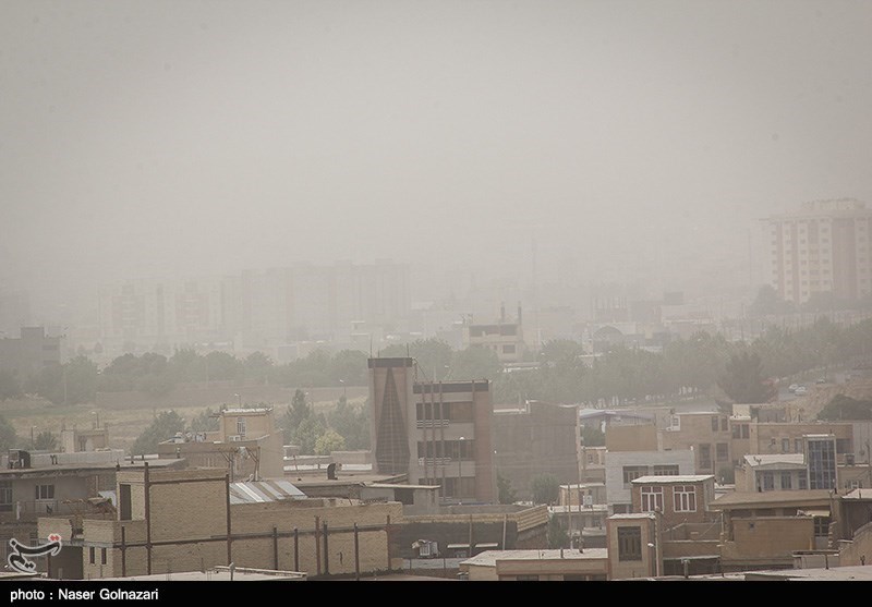 ادارات خوزستان به‌دلیل شدت ریزگردها ساعت 13 تعطیل می‌شود