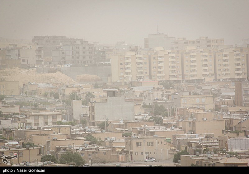 توده گرد و غبار از سمت عراق و سوریه وارد استان ایلام می‌شود