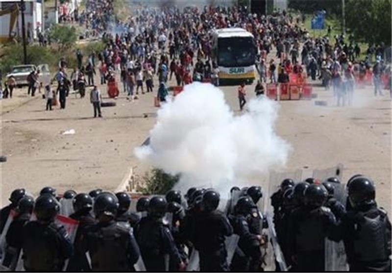 مردم اجساد معلمان کشته‌شده را به خاک سپردند/ 8 تن کشته و بیش از 100 نفر زخمی