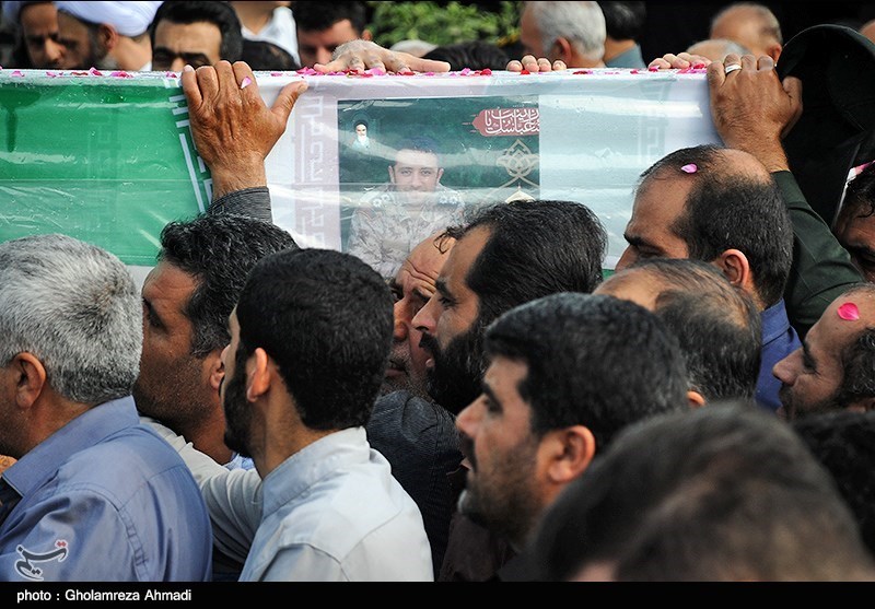 پیکر شهید مدافع حرم در شهرستان نکا تشییع و خاکسپاری شد