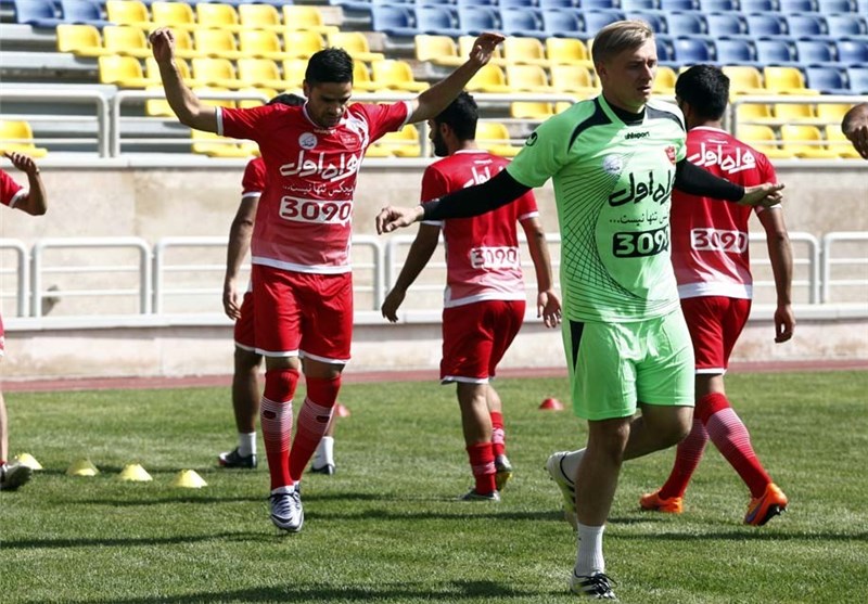 استقبال هواداران از تمرین پرسپولیس از ورود بانوان به ورزشگاه جلوگیری شد عکس اخبار ورزشی 