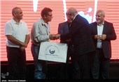 تقدیر از علیرضا زرین دست توسط وزیر نیرو در  اختتامیه دومین جشنواره گزارش یک نگرانی