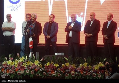 صحبت های احمد رضا درویش کارگردان فیلم سینمایی رستاخیز پس از دریافت تندیس جشنواره گزارش یک نگرانی 