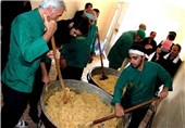 مراسم سنتی حلواپزی در شب شهادت حضرت امام علی(ع) در اردبیل