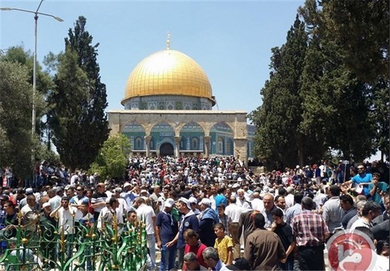 Gazans Pray at Al-Aqsa amid Continued Restrictions on Palestinians Entering Al-Quds