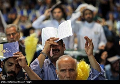 Iranian Worshippers Hold Vigil at Imam Reza Shrine in Mashhad