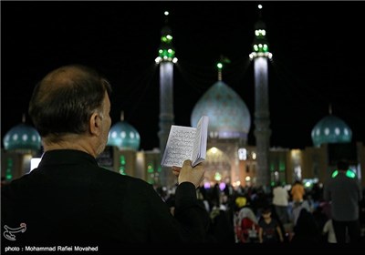 Iranians Mark Laylat al-Qadr in Jamkaran Mosque