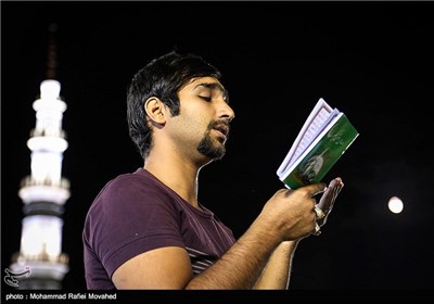 Iranians Mark Laylat al-Qadr in Jamkaran Mosque