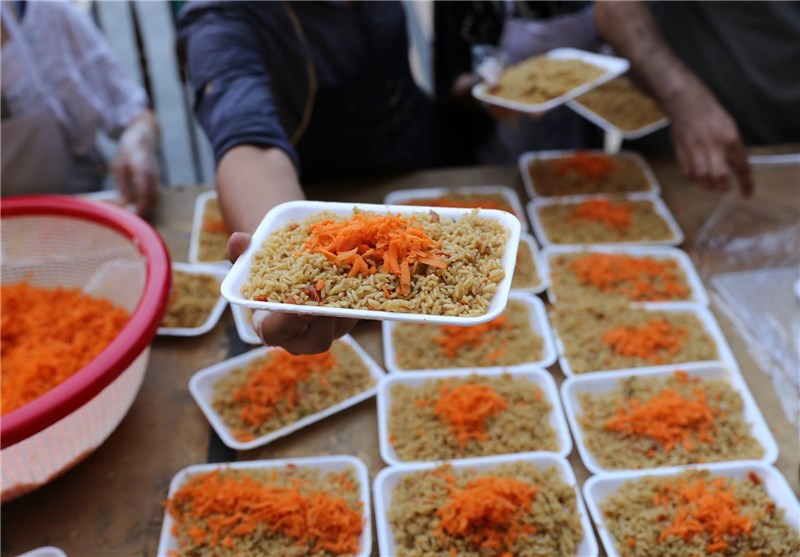إعداد طعام الإفطار للصائمین الفقراء فی دمشق