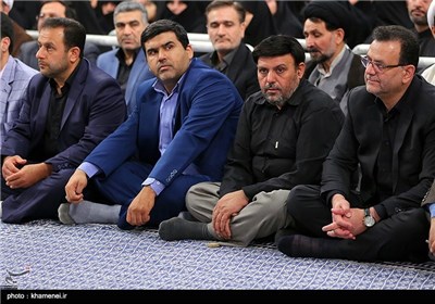Leader Receives Families of Martyred Defenders of Holy Shrines