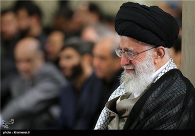 Leader Attends Imam Ali's Mourning Ceremony in Tehran