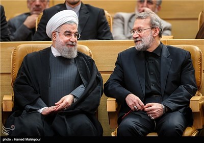 علی لاریجانی رئیس مجلس شورای اسلامی و حجت‌الاسلام حسن روحانی رئیس جمهور در همایش سراسری هفته قوه قضائیه
