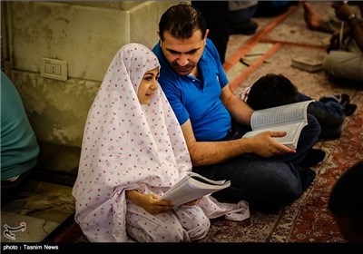 Worshippers Hold Vigil at Sayyidah Ruqayya Shrine in Damascus