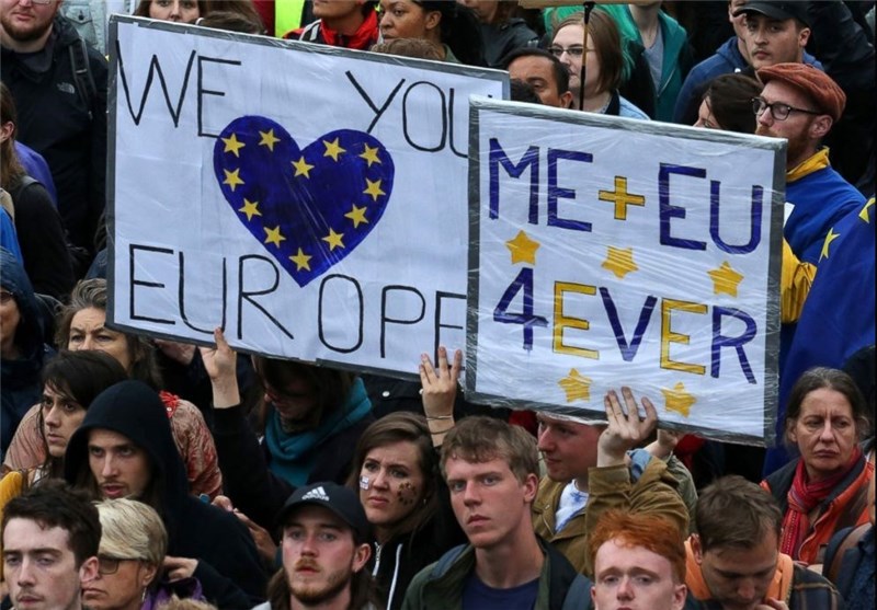 Thousands Gather in London to Protest against Brexit Vote