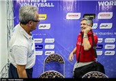 رائول لوزانو سرمربی تیم ملی والیبال ایران و خولیو ولاسکو سرمربی تیم ملی والیبال آرژانتین در پایان نشست خبری هفته سوم لیگ جهانی والیبال
