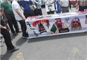 راهپیمایان تابوت سران آل سعود و آل خلیفه را آتش زدند+عکس