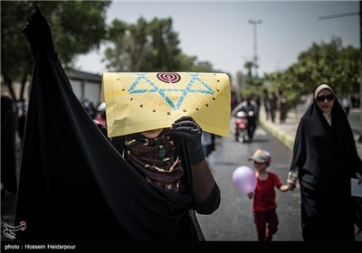 People of Iranian Capital Attend Quds Day Rallies