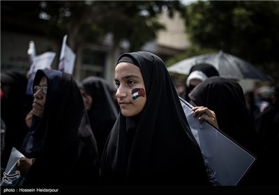 People of Iranian Capital Attend Quds Day Rallies