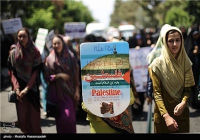 People of Iranian Capital Attend Quds Day Rallies
