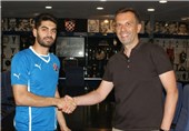 Croatian Football Club Dinamo Signs Iran’s Ali Karimi