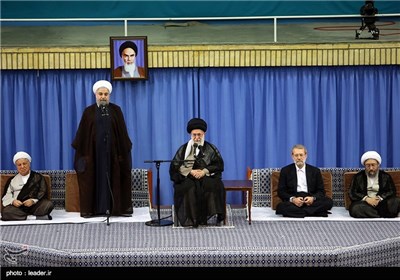 Leader Meets Envoys of Muslim Countries, Iranian Officials