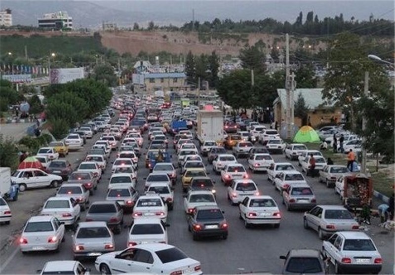 ترافیک سنگین ورودی شهر یاسوج را قفل کرد/ عدم توسعه یافتگی زیرساخت‌ها حلقه مفقوده صنعت گردشگری در یاسوج