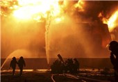 یک دکل نفتی در جنوب کشور آتش گرفت